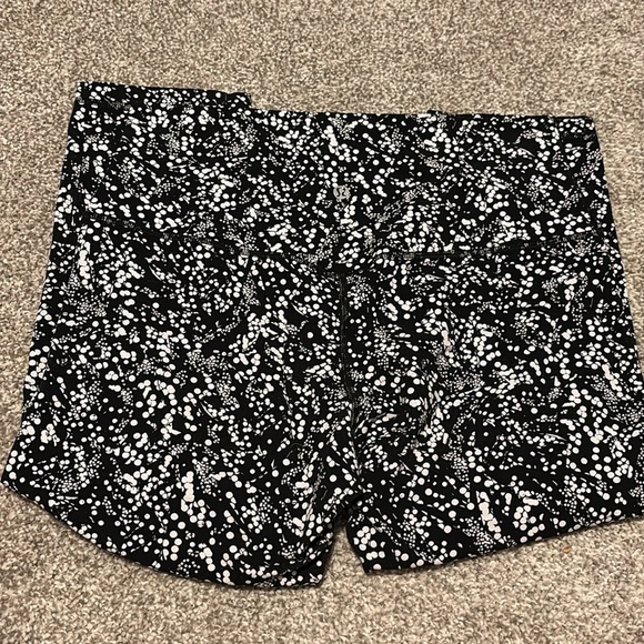 Lululemon Align Crop *21" in Chirasu Black - Picture 3 of 5